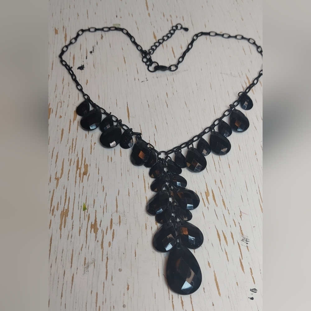 Black Glass Beaded Y Necklace Black Chain and Hanging Tear Drops Jewelry Preppy - Picture 3 of 7